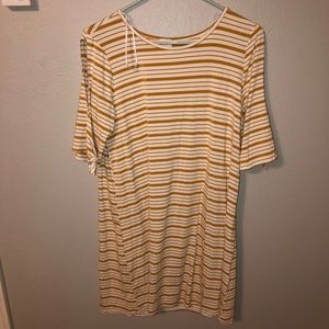 Yellow and white dress, no tags fits like a small.